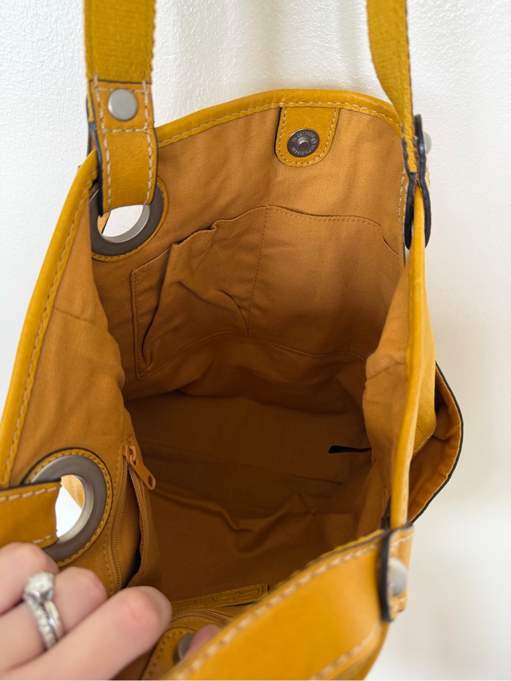 FOSSIL Mustard Yellow Gold Leather Vintage Hobo Shoulder Tote Bag w Silver Key - Picture 7 of 10